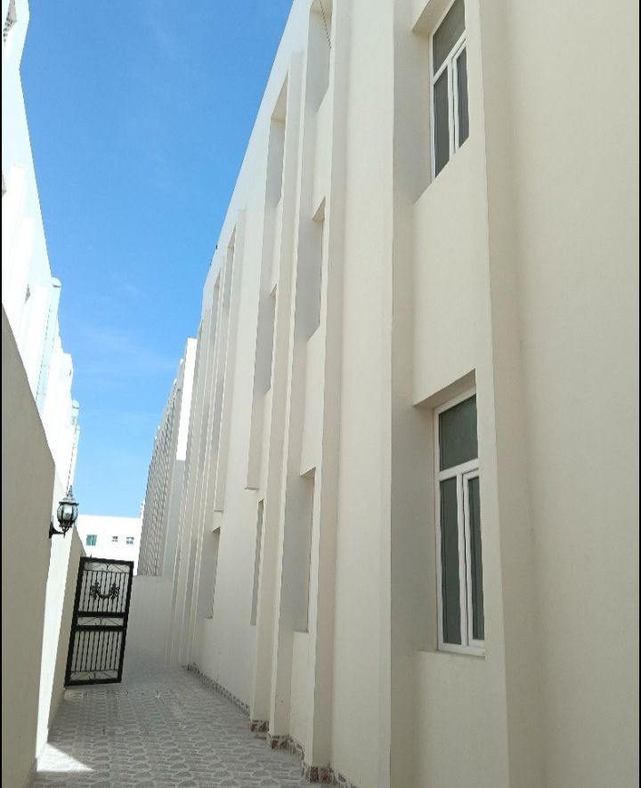 سوق تجاري مؤجر للبيع بركة العوامر ٩٠٠٠٠٠٠ر.ق