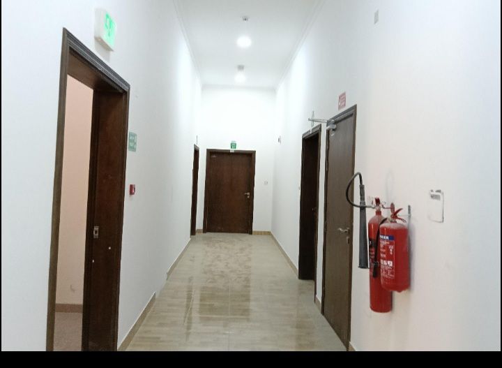 سوق تجاري مؤجر للبيع بركة العوامر ٩٠٠٠٠٠٠ر.ق