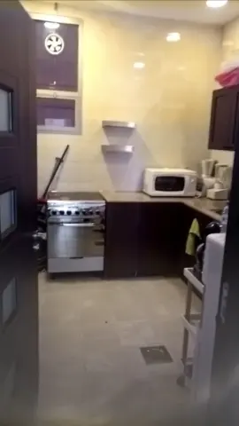 شقة للبيع في المهبولة، قطعة 2، على الشارع العام...