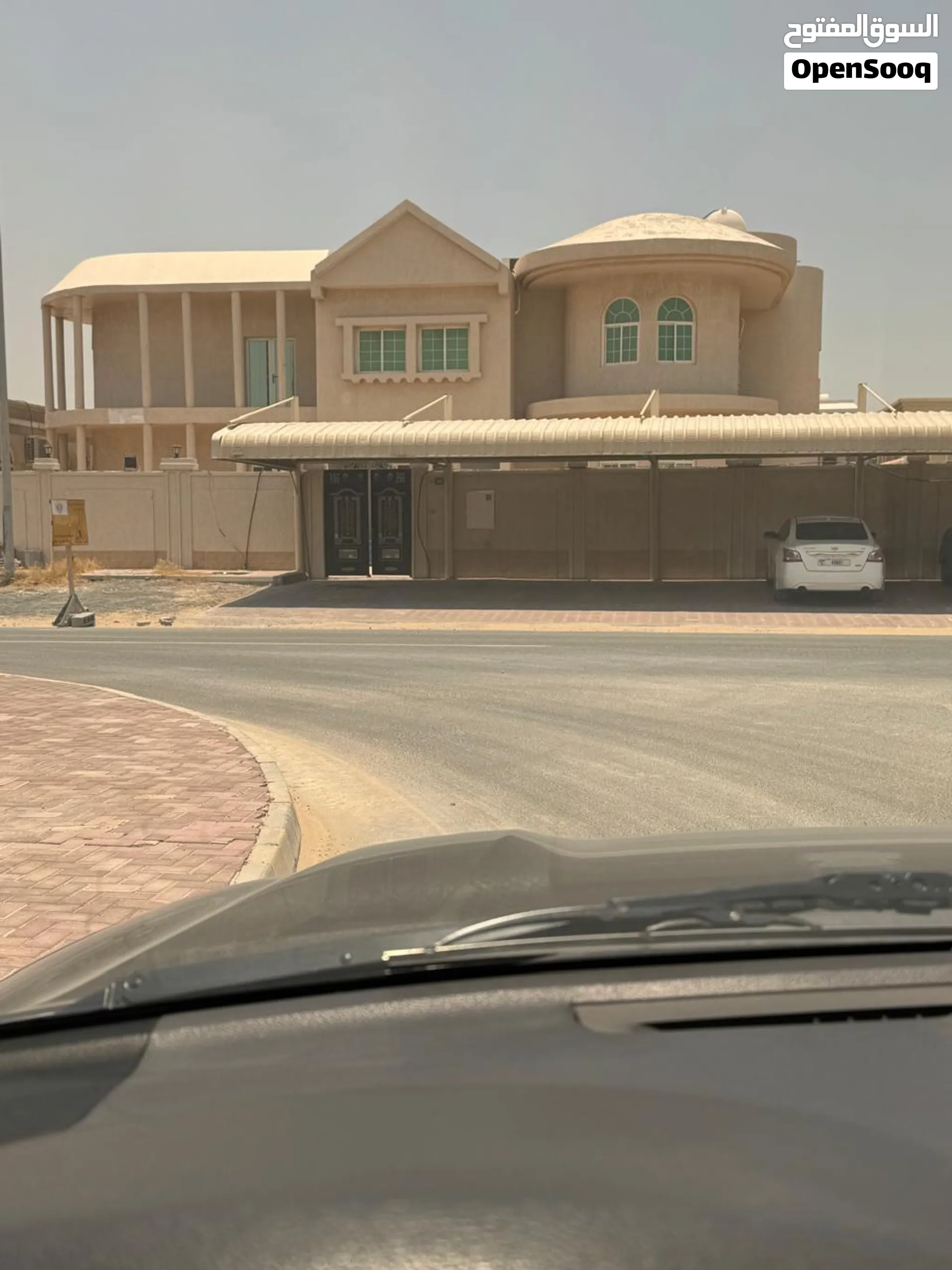 للبيع فيلًا طابقين فخمه منطقة الرماقيه مساحه 12200قدم موقع مميز مقابل المدرسه العمر عشرين سنه