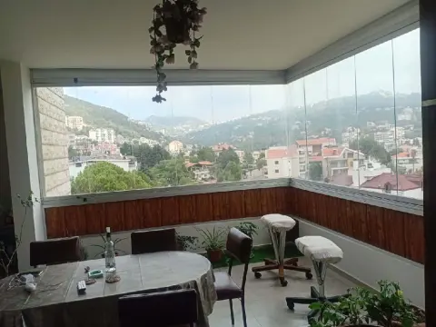 شقة دوبلكس للبيع عشقوت منطقة كسروان مساحة كل طابق 120م علو سقف الدوبلكس الثاني متران ونصف