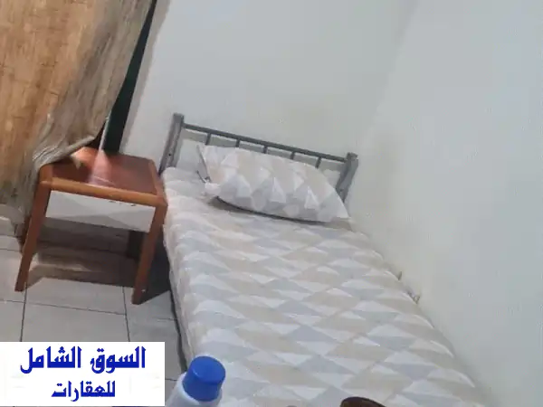 فرصة سكن اقتصادي ومريح بالشارقة: سرير بحمام خاص بالقاسمية الند 700 درهم - قرب نستو وباص دبي!