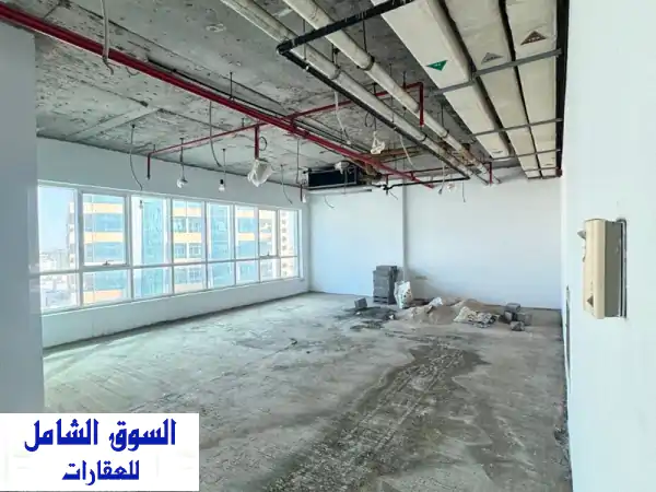 فرصة ذهبية! محل تجاري فاخر للبيع في المجاز 2، الشارقة | إطلالة بحرية خلابة وتكييف مجاني و 3 مواقف!