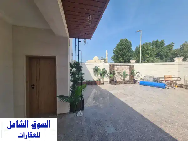 فيلا للبيع في الشارقة المنصورة: من المالك مباشرة | دور واحد، زاوية، حجر طبيعي وصيانة جديدة!