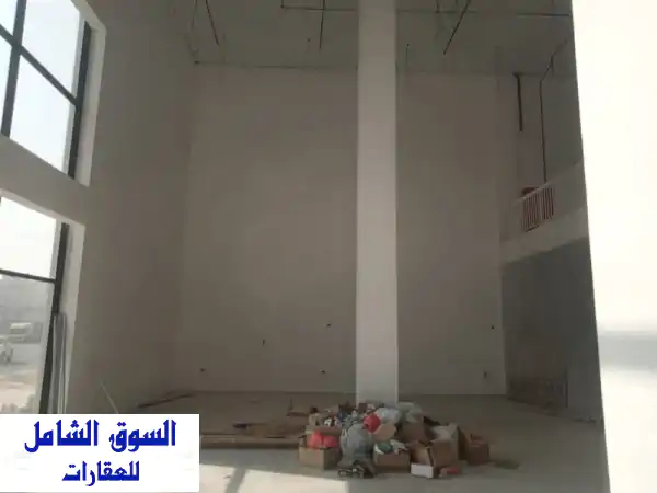 فرصة ذهبية: معرض سيارات ضخم للإيجار السنوي في الجرف 2 عجمان - 7400 قدم بموقع استراتيجي