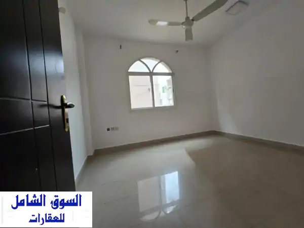 فرصة سكنية مميزة: غرفة وصالة للإيجار في الروضة عجمان...
