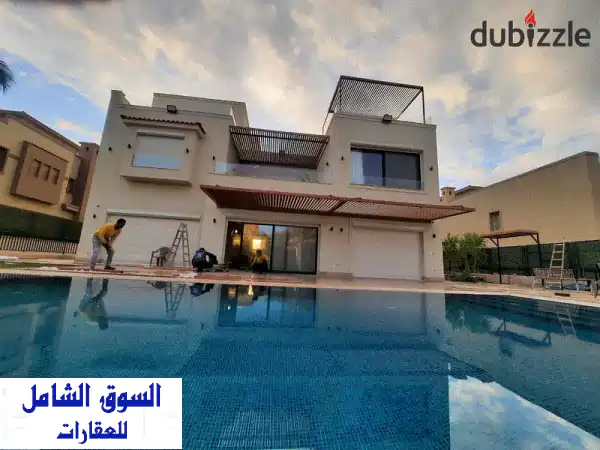 فيلا فاخره مفروشة بتصميم كلاسيكي جديد للإيجار في...