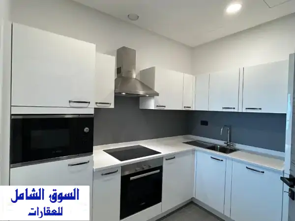 شقة مفروشة فاخرة للإيجار بالمهبولة قطعة 2 | إطلالة بحرية خلابة وخدمات فندقية متكاملة