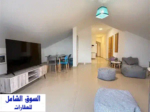 للإيجار في تلال عين سعادة: شقة شبه مفروشة 135م² بإطلالة جبلية وموقفين خاصين