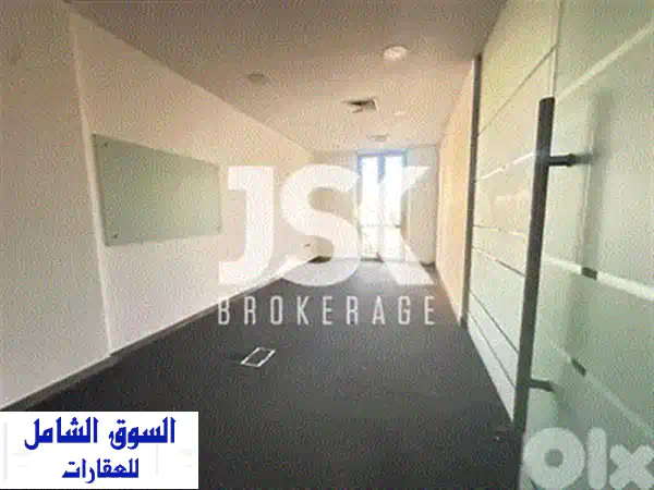 فرصة لا تُعوّض في قلب الأشرفية: مكتب 300 م² للإيجار بموقع استراتيجي قرب وزارة الخارجية + مواقف خاصة!