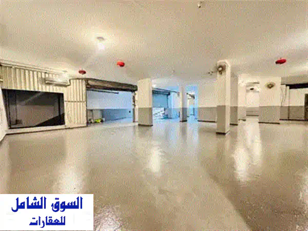 فرصة ذهبية: محل تجاري للإيجار في قلب زلقا | طابقين 100م² | رؤية ممتازة