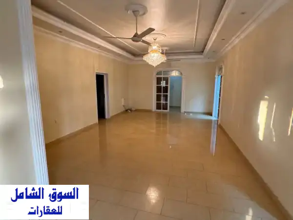 فيلا للإيجار بالعزرة: سكن عائلي فاخر 