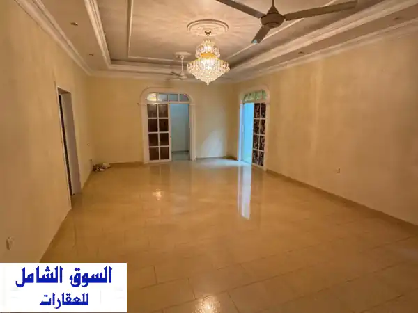 فيلا للإيجار بالعزرة: سكن عائلي فاخر 