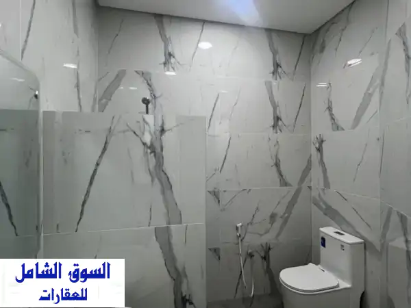 فرصة حصرية: شقة للإيجار أول ساكن بـ 220 د.ك | شامل الكهرباء والمكيفات وبدون عمولة | غرفة وصالة مميزة