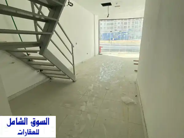 فرصة ذهبية في عجمان! محل ميزانين للإيجار...