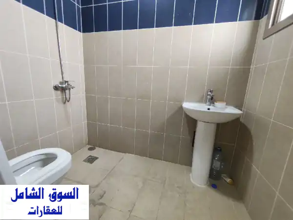 فرصة ذهبية: شقة استوديو للإيجار بالرفاع الشرقية | 140 د.ب شهرياً (شامل ك.و.م غير محدود) | مكيف ومصعد | قرب عالم الطعام