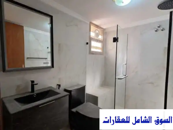 للإيجار فيلا بالشهداء تتكون من دورين في الشهداء حولي