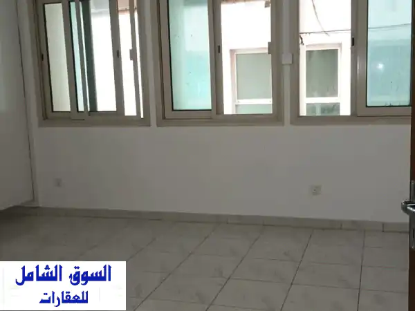 غرفة وصالة في المجاز 1 على شارع الملك فيصل...