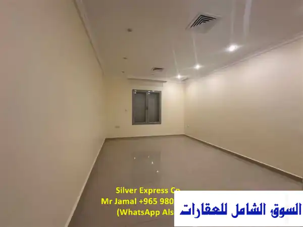 شقة للإيجار في المنقف ثلاث غرف نوم مع مسبح. الأحمدي
