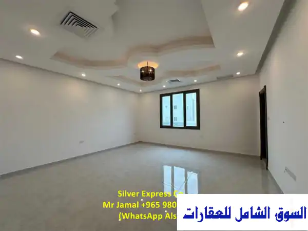 شقة للإيجار في فيناتيس طابق كامل 3 غرف نوم رئيسية...