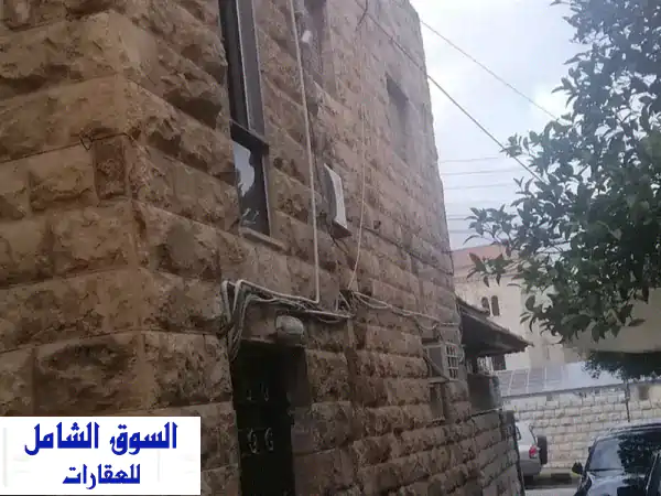 شقة أرضية 166م للبيع جبل الويبدة: حديقة خاصة 120م وموقع استثنائي!