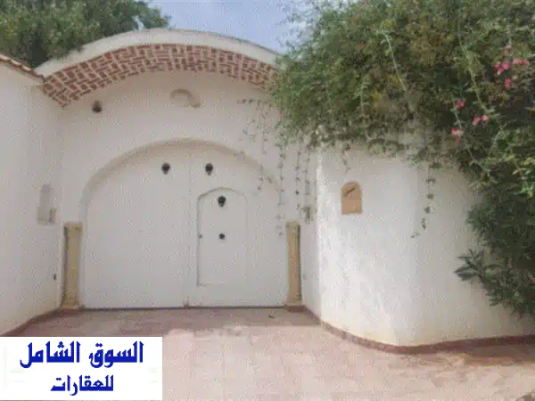 فيلا للإيجار السنوي  الحمامات أرض مساحتها 1500م منها...