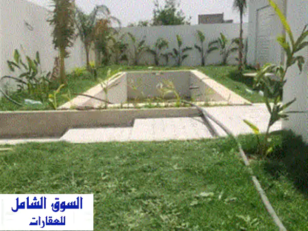 فيلا فاخرة شار فت أشغالها على الانتهاء وجاهزة للتسليم قريبا تقع بالقرب من فندق الرباط في محيط هادئ ...