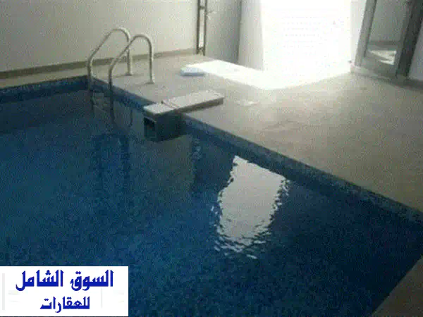 فيلا جديدة مع مصعد وحمام سباحة متاحة للإيجار...