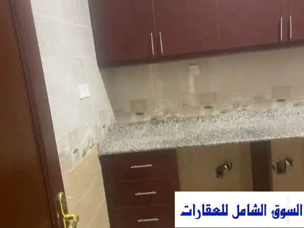 شقة غرفتين وحمامين ومطبخ وصالة في الوكرة للإيجار