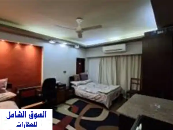 غرفة كبيرة للإيجار بموقع متميز في ميدان الحصري...