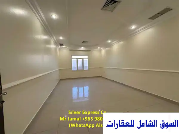 شقة 3 غرف نوم أنيقة وواسعة للإيجار في العقيلة،...