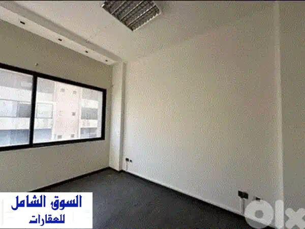 مكتبين للإيجار في أنطلياس: موقع استراتيجي 110م2 بـ 650$/شهر | سنتر Saint Nicolas - شارع المطاعم