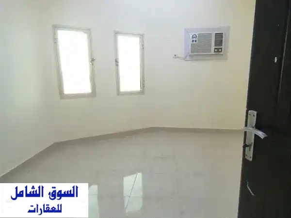 للإيجار شقة في الرفاع الشرقي الحنينية، نظيفة جداً، تتكون من غرفتين وحمامين ومطبخ وصالة ومصعد. مع ...