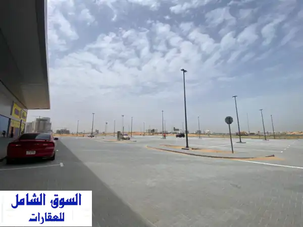 استثمار العمر في عجمان: مجمع تجاري 