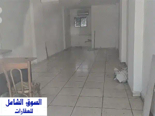 محلات للايجار ذوق مكايل بي ٣٠٠$ تصلح ناولني او دكان...
