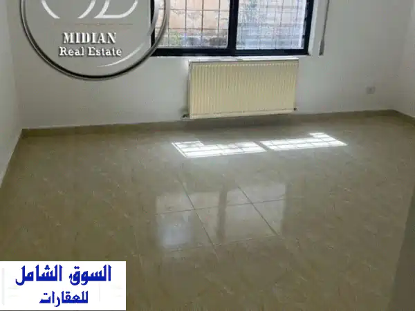 فرصة لا تعوض! شقة أرضية فاخرة للإيجار بحديقة وتراس 250م في ضاحية الرشيد | 3 نوم وموقع مميز