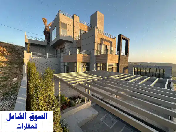 فرصة لا تتكرر: فيلا 3 طوابق مع شاليه خاص ومسبح...
