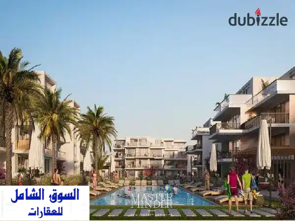 شاليه مميز يطل على حمام السباحة للبيع بأقساط حتى...