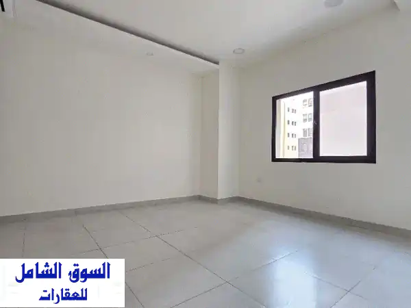 البحرين  الحد / للإيجار شقة كبيرة. نصف مفروشة. تتكون من...