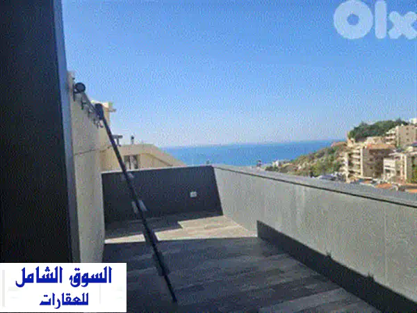 شقة للبيع في الأشرفية: فاخرة 200م²، مفروشة، إطلالة مفتوحة وموقع آمن