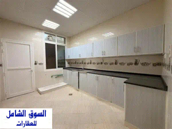 للإيجار بيت دور أرضي في الياسمين، مساحة الأرض 3014 قدم مربع، زاوية على شارعين، 4 غرف نوم ومجلس ...
