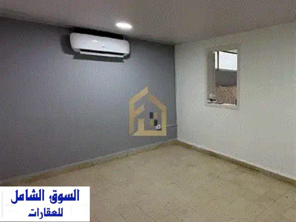 فرصة ذهبية: شقة عصرية 60م للإيجار في قلب الحمرا، بيروت - تجديد كامل وموقع استراتيجي (ML395)