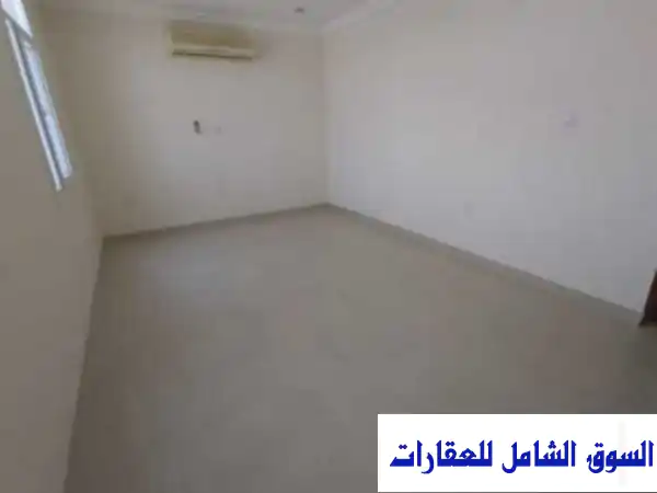 للإيجار الشهري فيلا أو قصر في عين خالد الدوحة 4 غرف, 320 م²