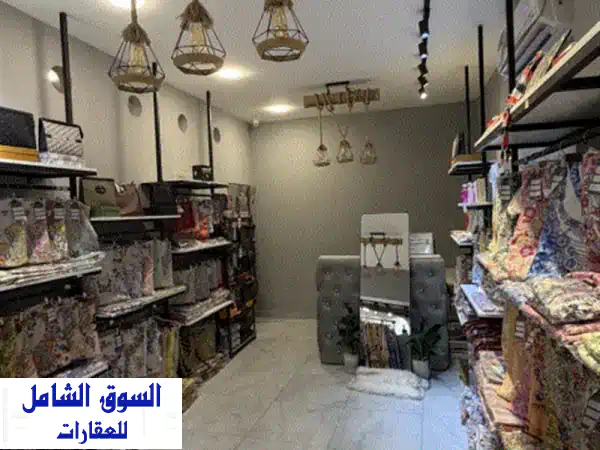 فرصة استثمارية مميزة: للبيع محل قفلي للمخاوير والعبايات بمدينة عيسى | مجهز بالكامل وجاهز للربح!