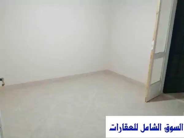 شقة عائلية فاخرة للإيجار بالتجمع الأول - الحي المتميز | 70م | بجوار المدرسة الأمريكية مباشرةً | إطلالة بحرية ومساحات خضراء