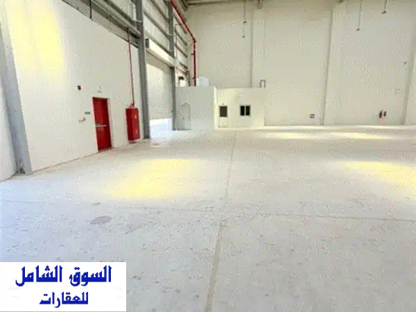 مستودع للإيجار بأم القيوين أم الثعوب - 24000 قدم² | جاهز بكامل الخدمات