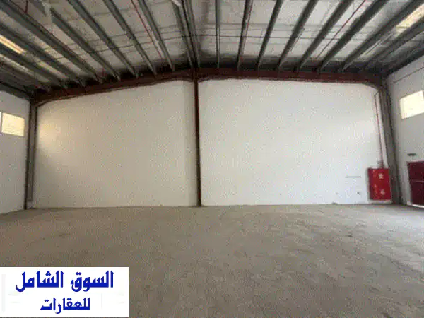 فرصة استثنائية! مستودع 2700 قدم مربع للإيجار بالشارقة الصناعية 18 | موقع حيوي وتصميم مثالي لأعمالك
