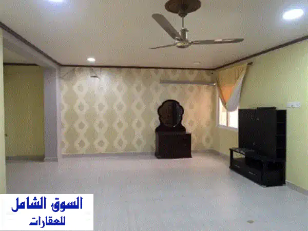 للبيع بيت في مدينة عيسى. مساحة الأرض 175، بالإضافة إلى مساحة الحوش. 5 غرف، صالة، حوش كبير. السعر ...
