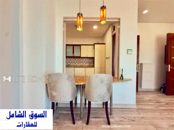 شقة خدمية فاخرة مفروشة بالكامل بغرفة نوم واحدة في بنيد القار مع مطبخ مفتوح ومنطقة طعام ومسبح وصالة ...
