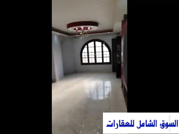 شقة للإيجار بشبرا مصر 170م | مكيفة بالكامل، 3 غرف، على شارع شبرا العمومي - موقع استراتيجي